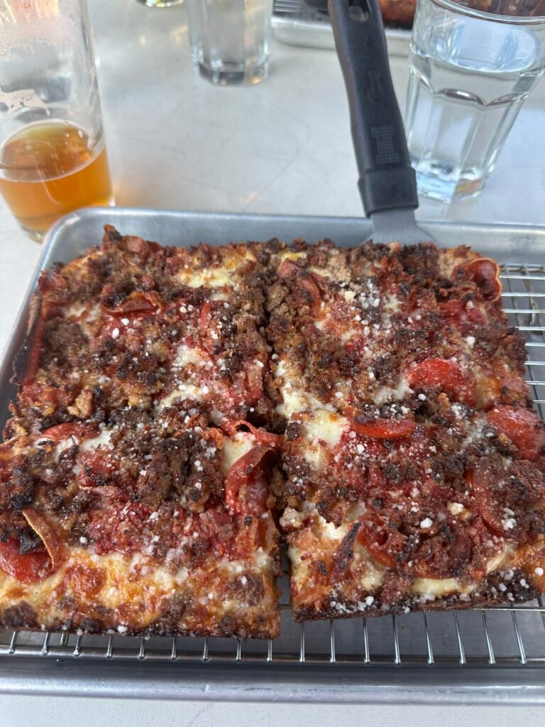 Detroit style pizza at Como's Ferndale