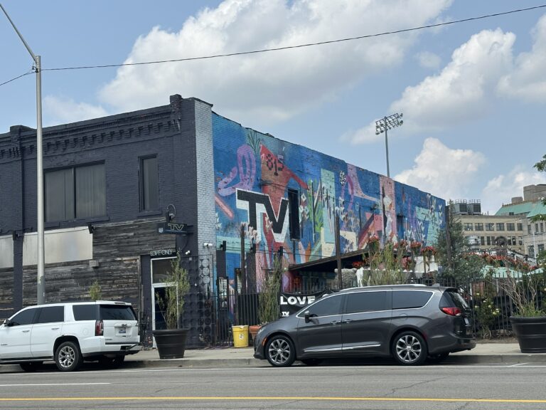 TV Lounge Detroit techno